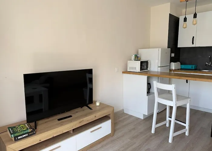 Appartamento Centrally Located M, Bright And Sunny With Terrace And Pool Views