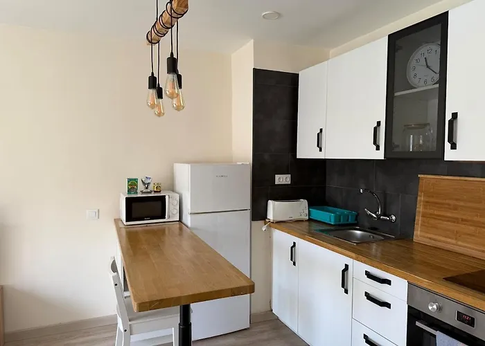 Centrally Located M, Bright And Sunny With Terrace And Pool Views Appartamento *