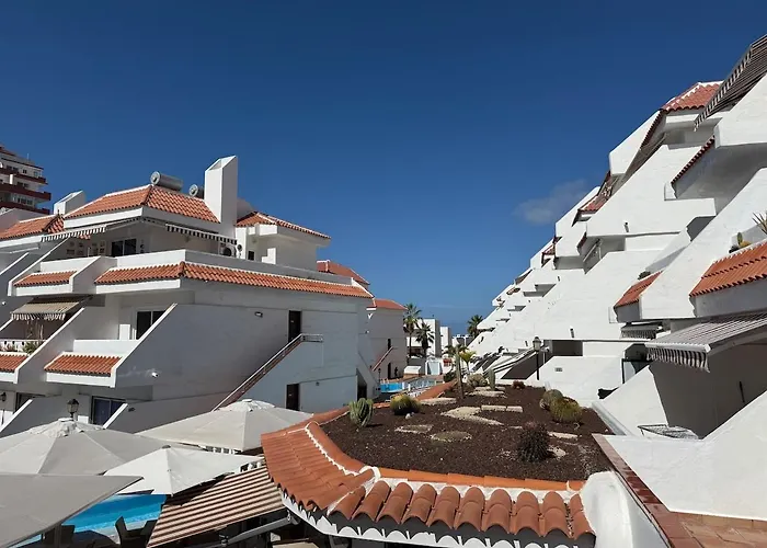 Centrally Located M, Bright And Sunny With Terrace And Pool Views * Playa de las Americas (Tenerife)