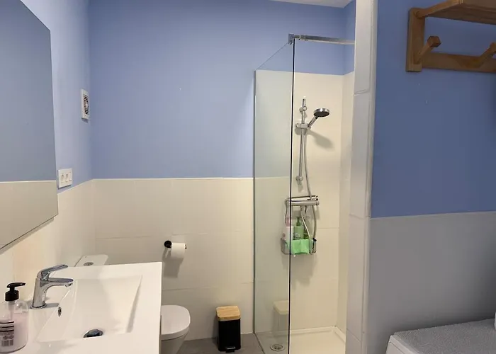 Centrally Located M, Bright And Sunny With Terrace And Pool Views Appartamento