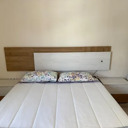 Centrally Located M, Bright And Sunny With Terrace And Pool Views Apartament Playa de las Americas (Tenerife)