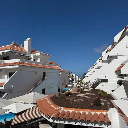 Centrally Located Bright And Sunny With Terrace And Pool Views M * Playa de las Americas (Tenerife)