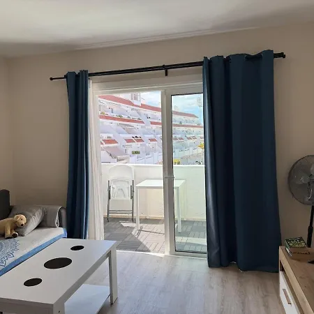 Centrally Located M, Bright And Sunny With Terrace And Pool Views *