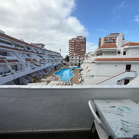 Centrally Located M, Bright And Sunny With Terrace And Pool Views Playa de las Américas