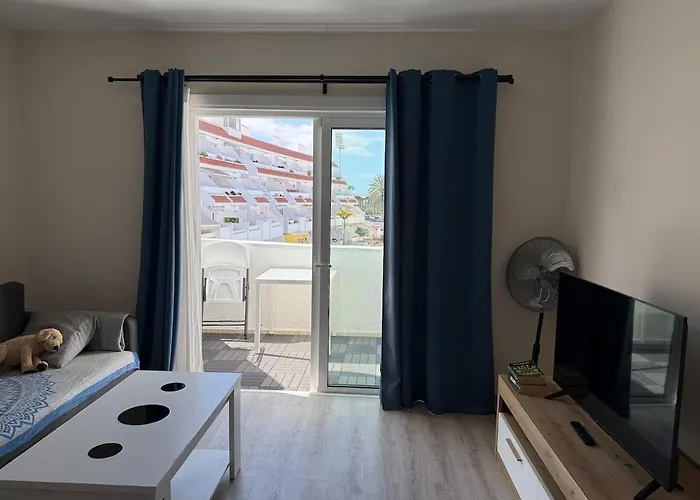 Centrally Located M, Bright And Sunny With Terrace And Pool Views