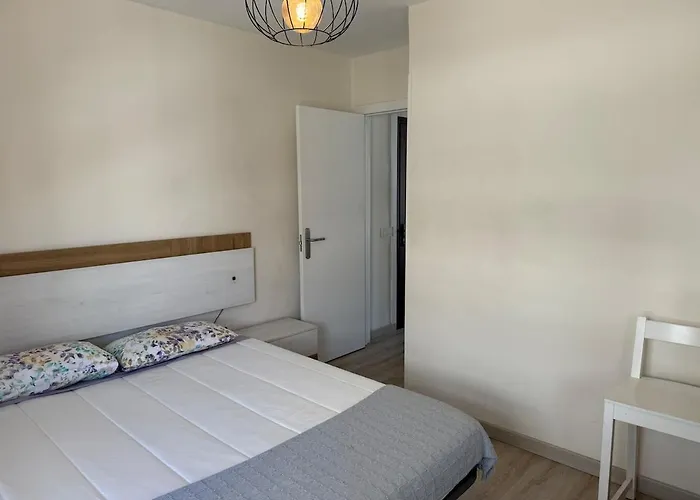 公寓 Centrally Located M, Bright And Sunny With Terrace And Pool Views