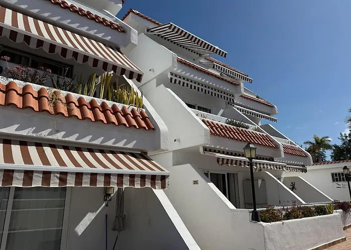 Centrally Located M, Bright And Sunny With Terrace And Pool Views 公寓 *