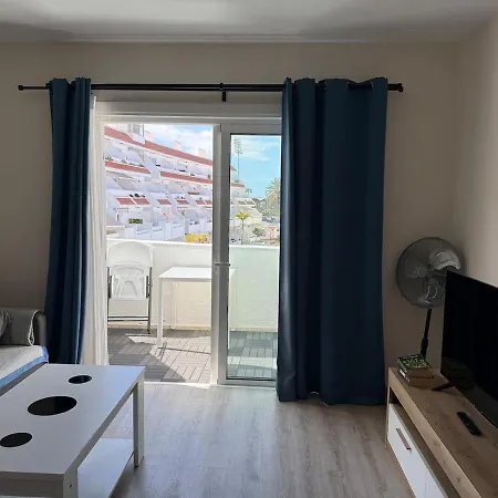 Centrally Located M, Bright And Sunny With Terrace And Pool Views