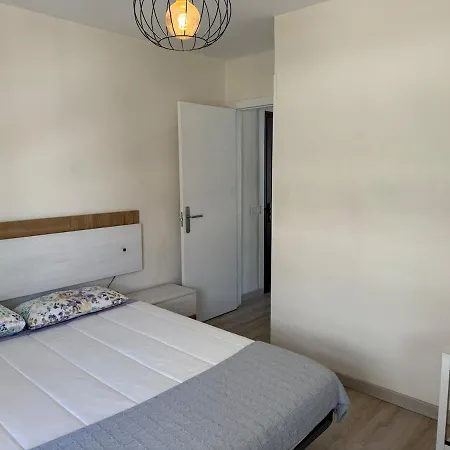 Lejlighed Centrally Located M, Bright And Sunny With Terrace And Pool Views