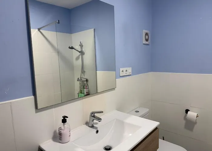 Centrally Located M, Bright And Sunny With Terrace And Pool Views *